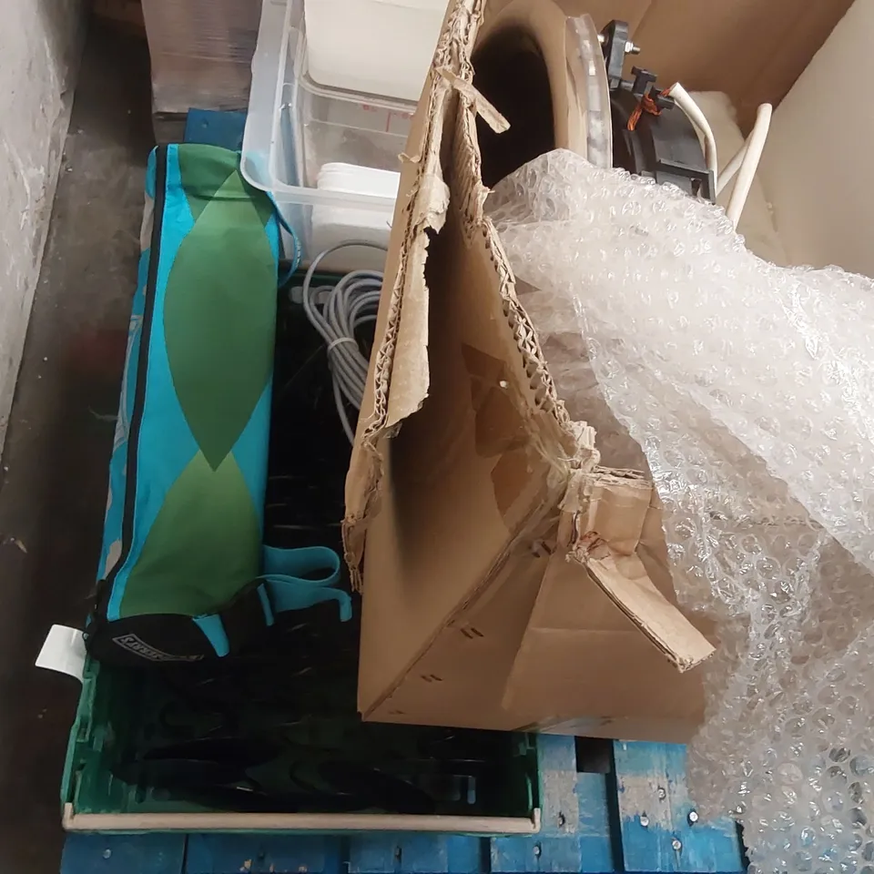PALLET OF ASSORTED CATERING PARTS ECT