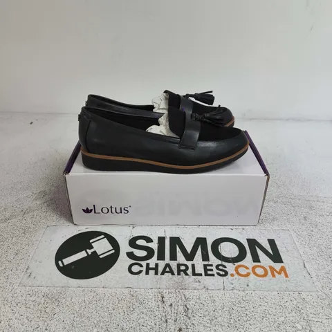 BOXED PAIR OF LOTUS YORK SHOES IN BLACK - UK 6