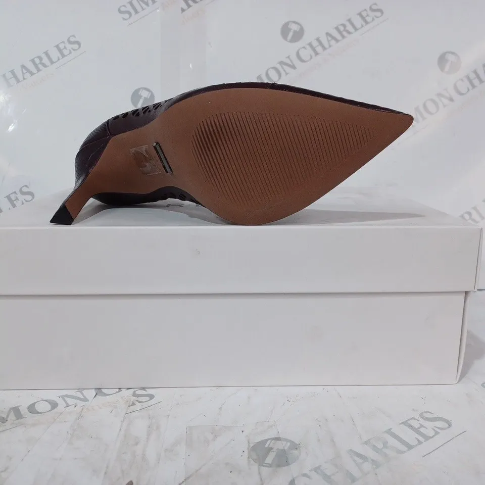 BOXED PAIR OF REISS CLOVER LIZARD SLIP-ON HEELS IN POMEGRANATE SIZE 3