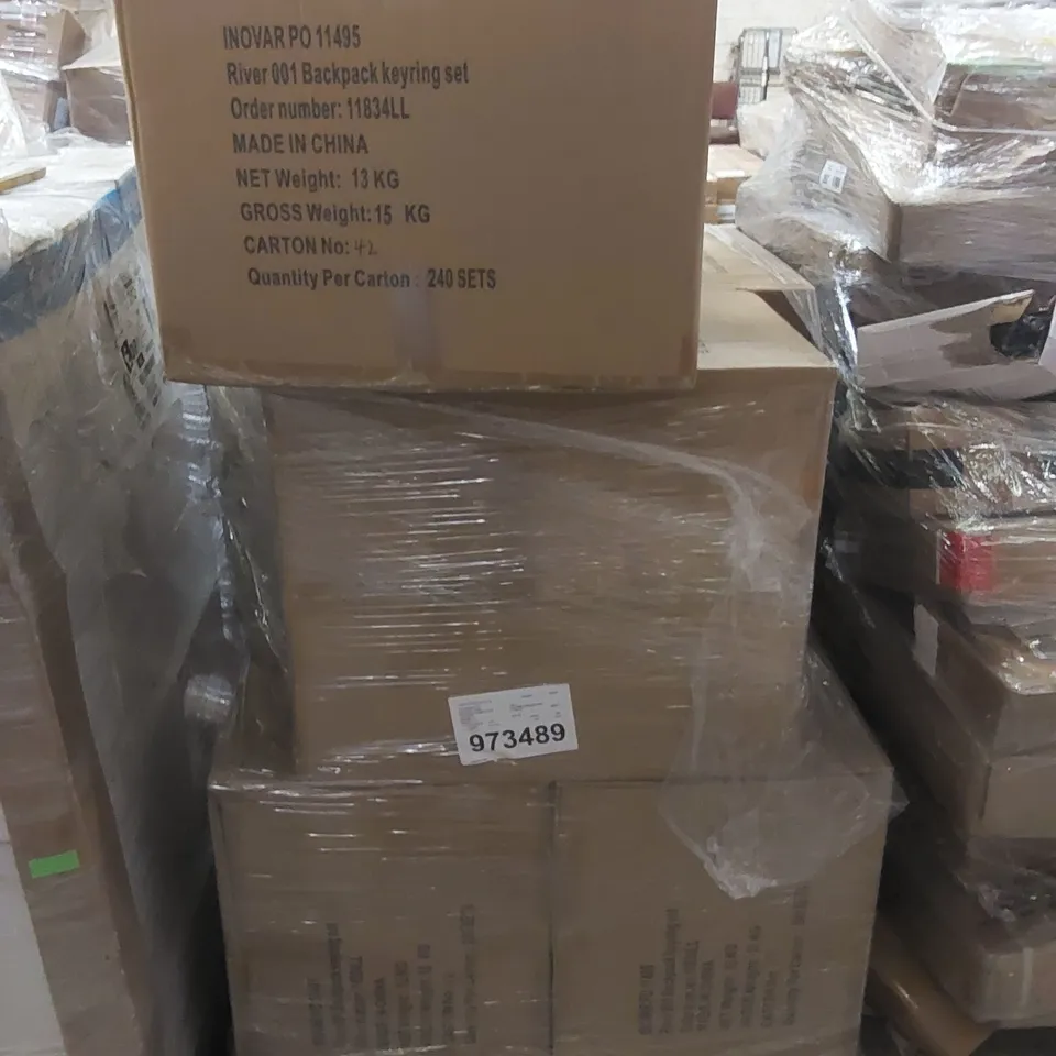PALLET CONTAINING APPROXIMATELY 2000 BRAND NEW DORA THE EXPLORER BACKPACK KEYRING SETS
