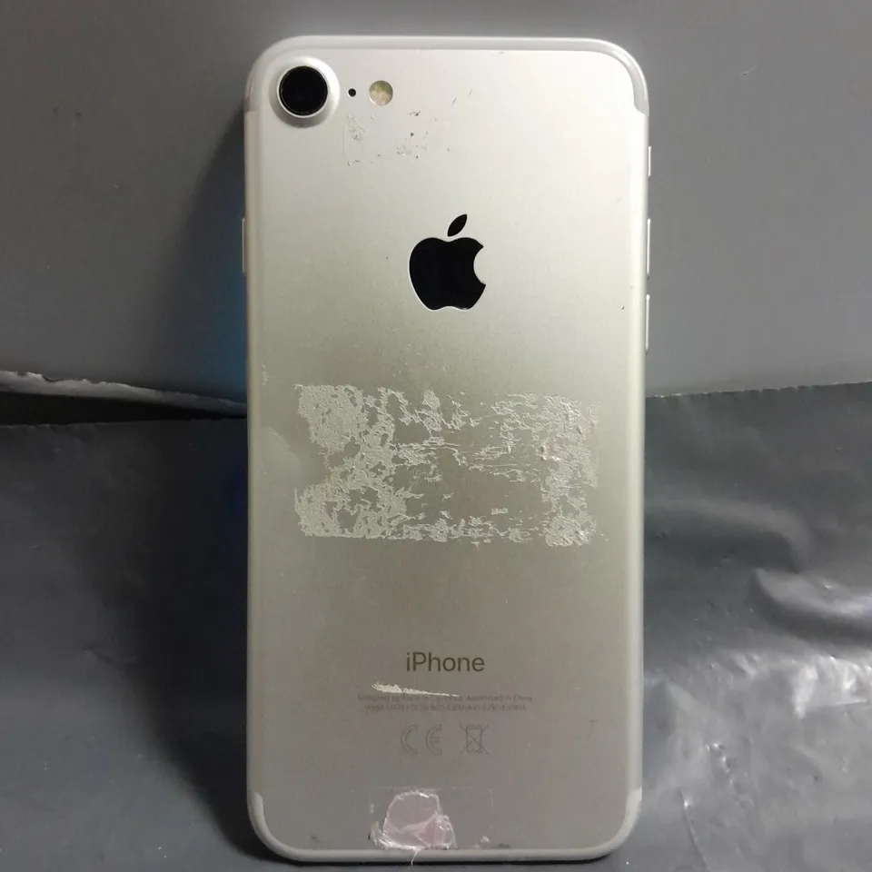 APPLE IPHONE 7 IN SILVER 