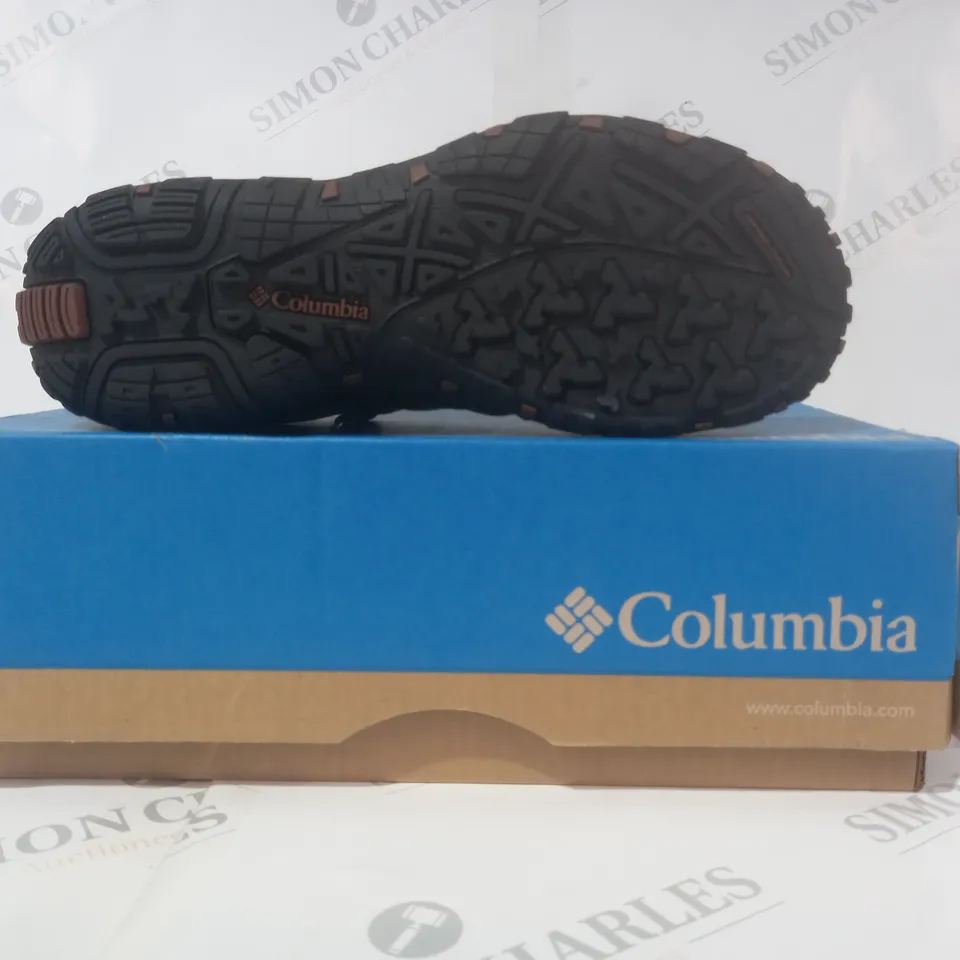 BOXED PAIR OF COLUMBIA WOODBURN II WATERPROOF SHOES IN BROWN UK SIZE 8.5