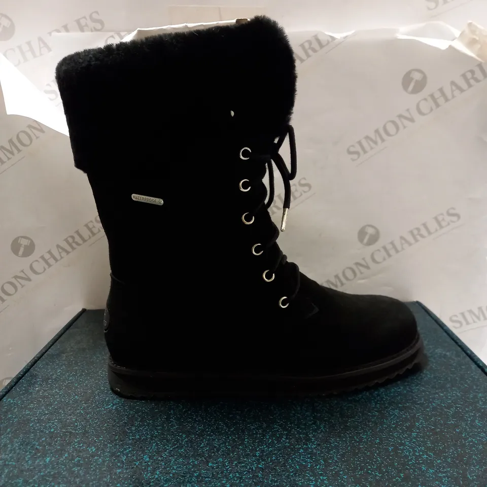 EMU AUSTRALIA "SHORELINE" FAUX LEATHER LACE BOOTS - UK SIZE 6, BLACK 