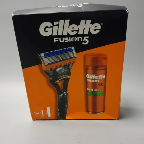 BOXED GILLETTE FUSION5 SHAVER AND 200ml SHAVING GEL
