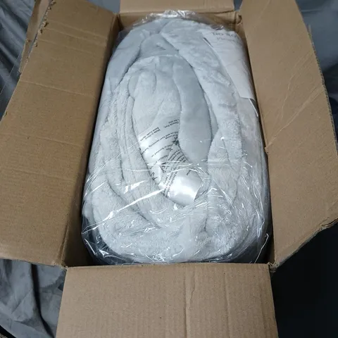 COZEE HOME FAMILY SIZED FAUX FUR & VELVETSOFT HEATED THROW LIGHT GREY