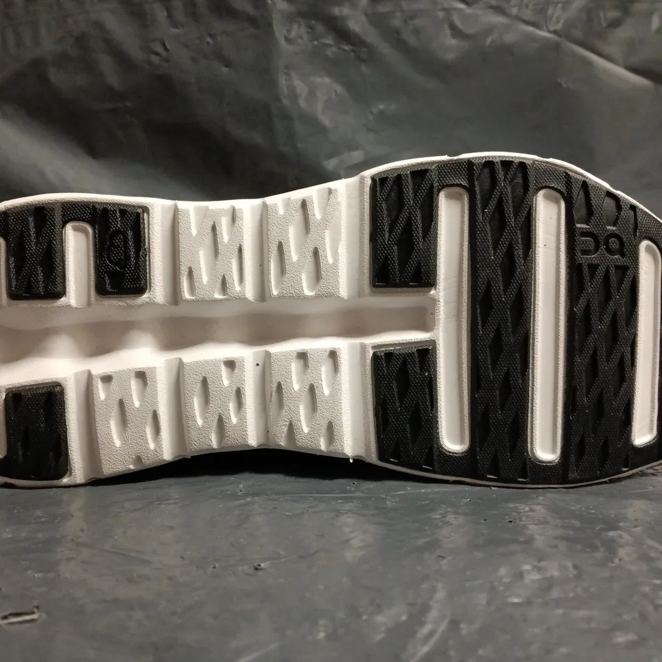 PAIR OF ON CLOUDSURFER TRAINERS IN WHITE/BLACK GRADIENT SIZE UNSPECIFIED