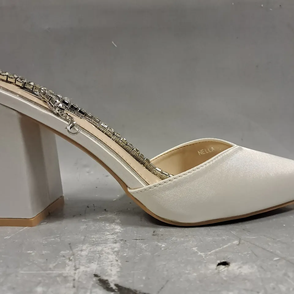 BOXED PAIR OF BE MINE BRIDAL FRANKIE EMBELLISHED HEELED POINTED TOE SHOES IN IVORY SATIN SIZE 6