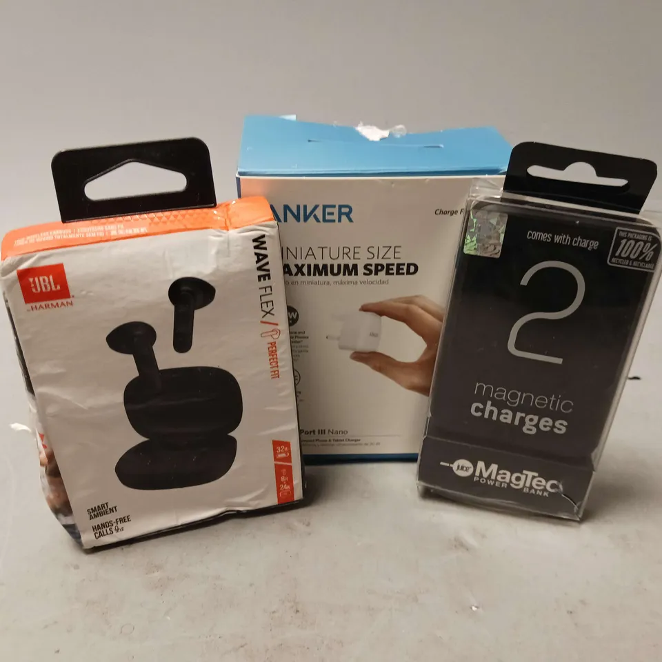 APPROXIMATELY 25 ASSORTED ELECTRICALS TO INCLUDE JBL EARBUDS, ANKER PLUG, MAGTEC POWERBANK, ETC