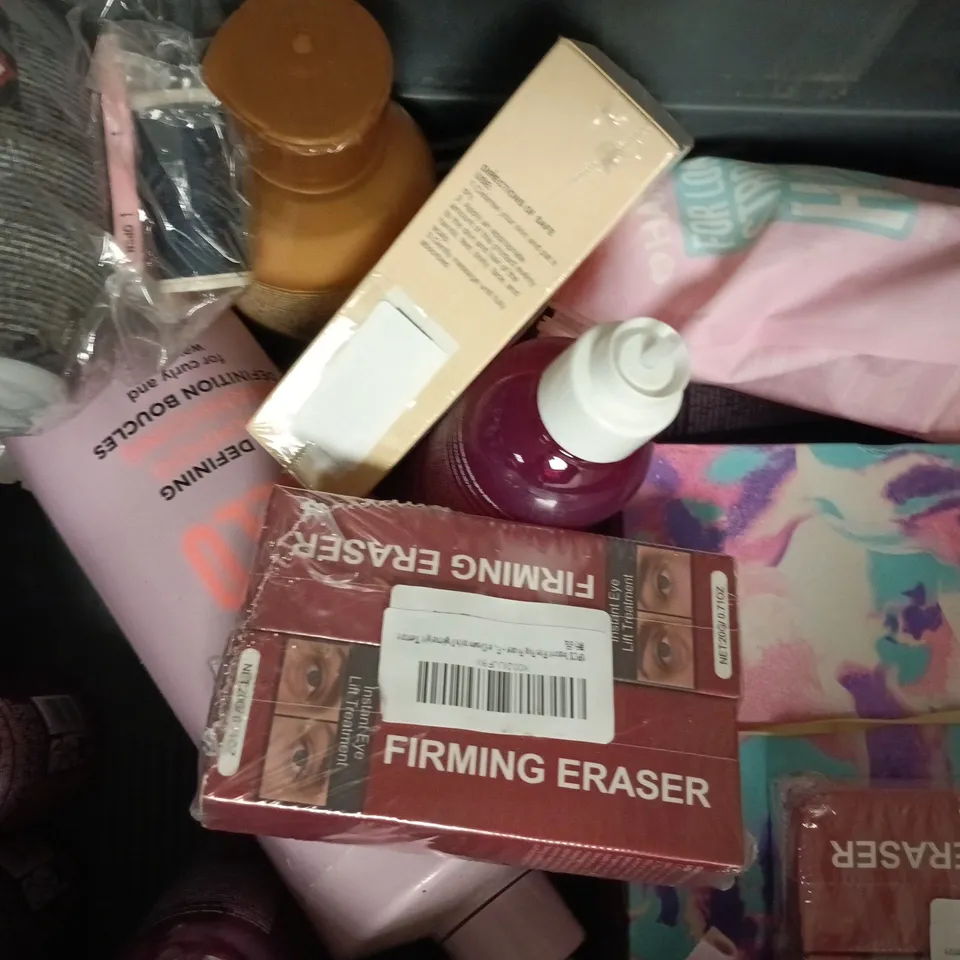 APPROXIMATELY 20 ASSORTED COSMETIC ITEMS TO INCLUDE TRESEMMÉ, UMBERTO GIANNINI, ETC - COLLECTION ONLY