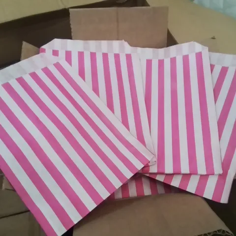 BOX CONTAINING LARGE AMOUNT OF CANY/SWEET BAGS