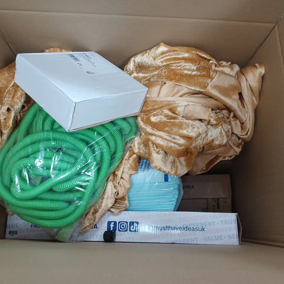 APPROXIMATELY 20 HOUSEHOLD ITEMS TO INCLUDE SMALL RUBBER FOOD TRAY, GOLF BALLS AND SKY ROUTER