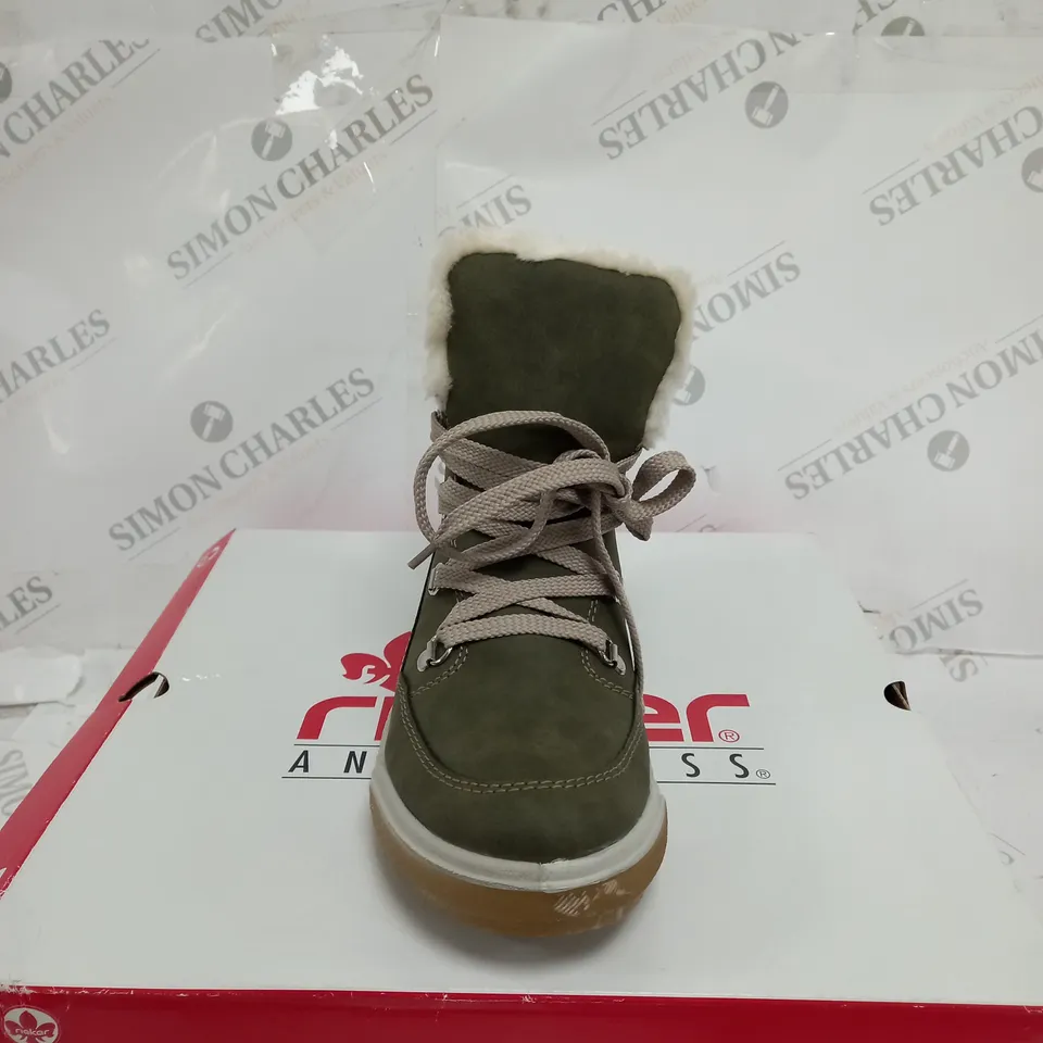 BOXED PAIR OF RIEKER ANTISTRESS WATER RESISTANT WARM HIKING BOOTS IN KHAKI - SIZE 5
