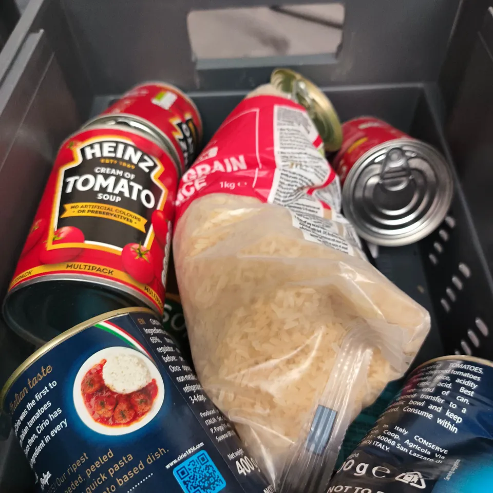 BOX OF APPROXIMATELY 10 ASSORTED FOOD ITEMS INCLUDING EASY COOK LONG GRAIN RICE AND CIRIO POLPA CHOPPED TOMATOES 