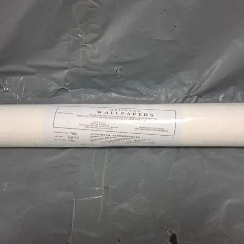 DESIGNER WALLPAPERS SEALED SINGLE ROLL OF ACRYLIC COATED PATTERNED/TEXTURED WALLPAPER IN WARM WHITE - 9.5M