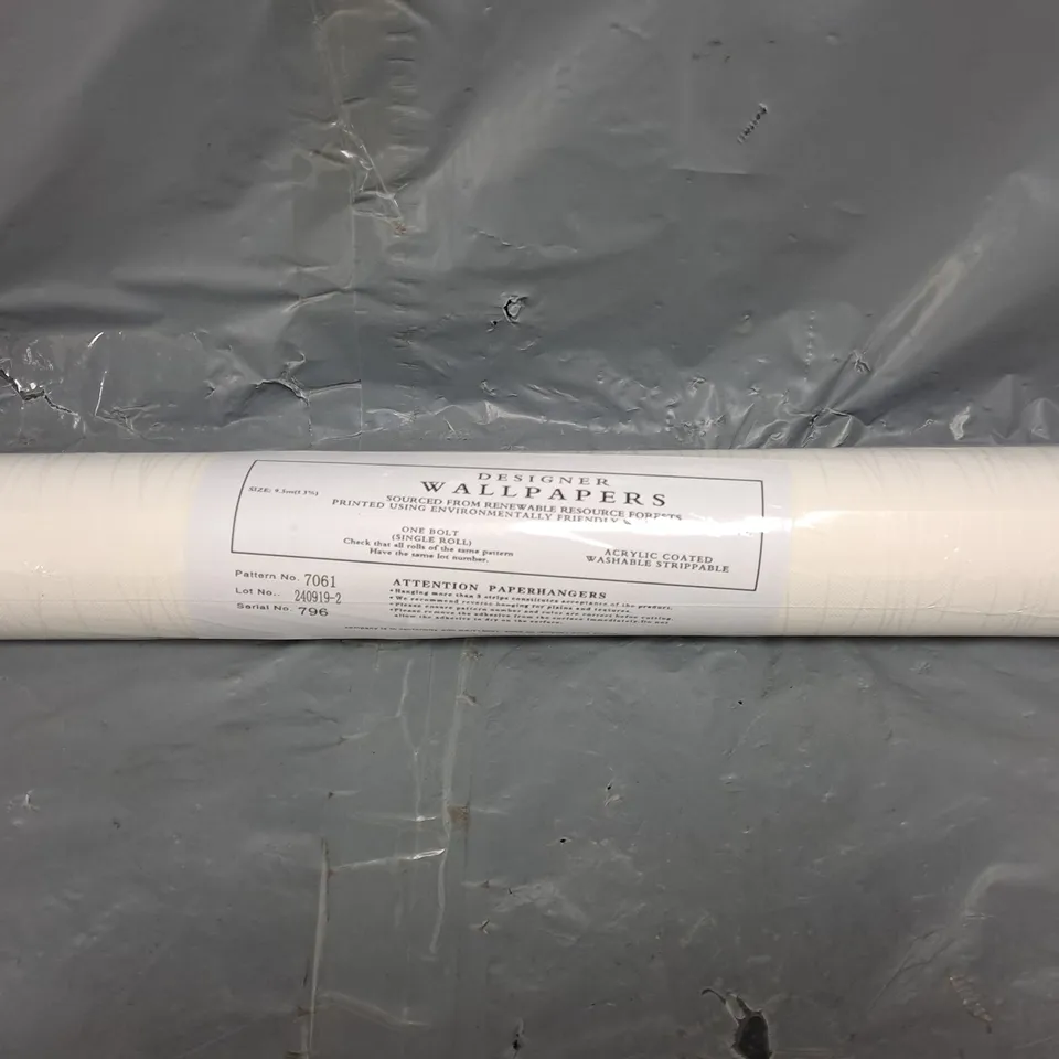 DESIGNER WALLPAPERS SEALED SINGLE ROLL OF ACRYLIC COATED PATTERNED/TEXTURED WALLPAPER IN WARM WHITE - 9.5M