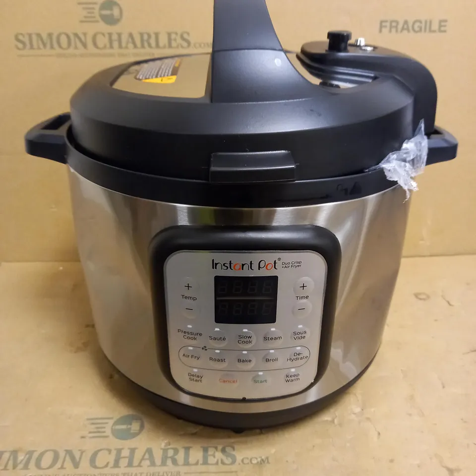 INSTANT POT DUO CRISP + AIR FRYER 8L MULTICOOKER