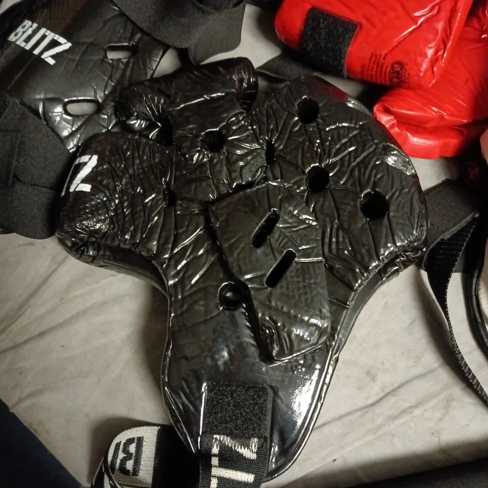 LOT OF PROTECTIVE MARTIAL ARTS EQUIPMENT TO INCLUDE GLOVES, HEADPIECE, SHIN GUARDS AND MORE