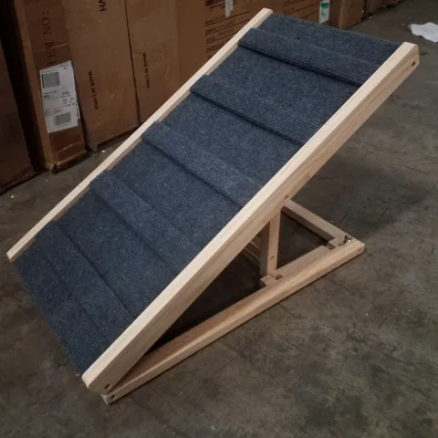 BOXED PET RAMP