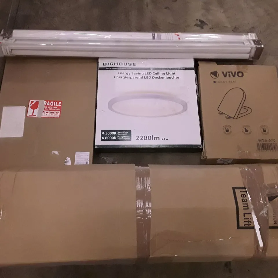 PALLET OF ASSORTED PRODUCTS INCLUDING ROLLER BLINDS, TOILET SEAT, LED CEILING LIGHT, MATTRESS TOPPER, BLUE LIGHT BLOCKING SCREEN