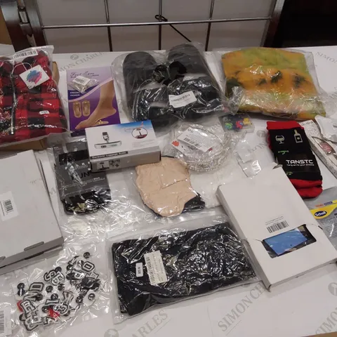 20 BRAND NEW ITEMS TO INCLUDE: ELECTRONIC LUGGAGE SCALE, SANDALS, TANSTC SOCKS, FLIGHT SOCKS