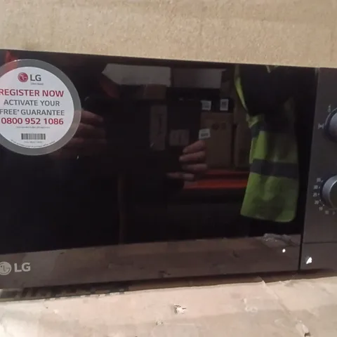 BOXED LG MICROWAVE OVEN MS2082F