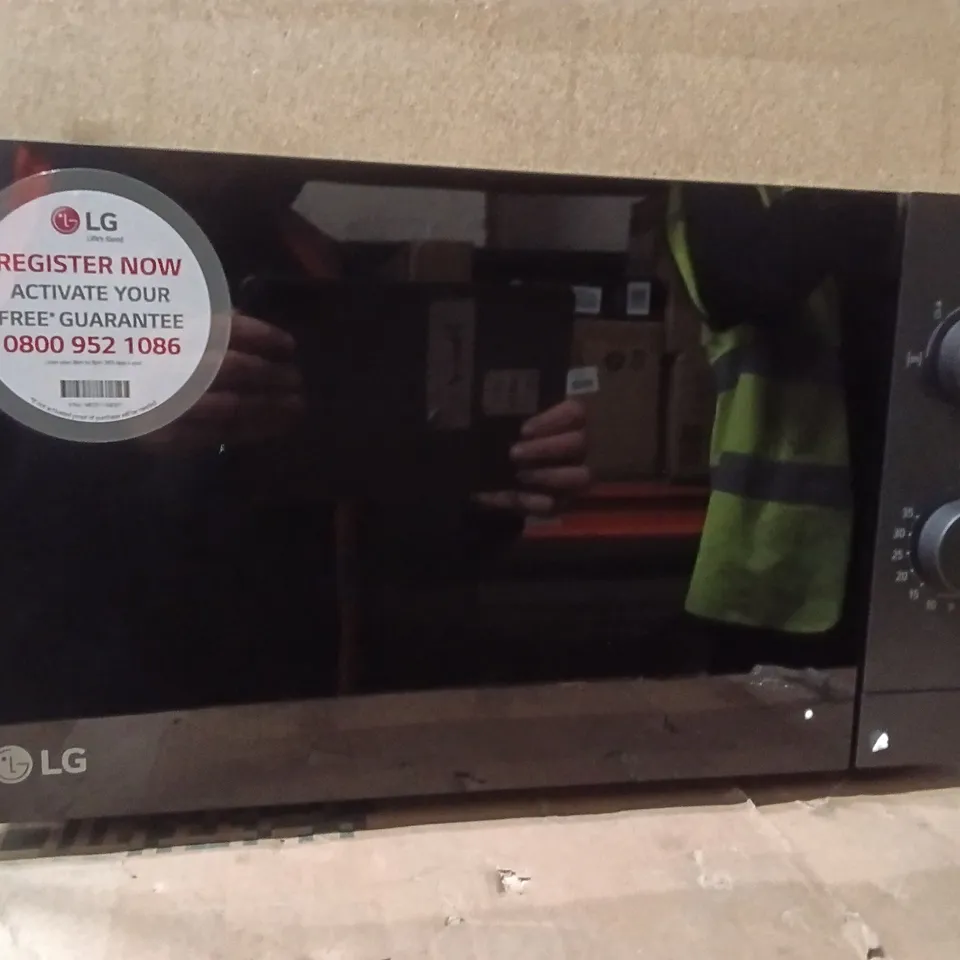 BOXED LG MICROWAVE OVEN MS2082F