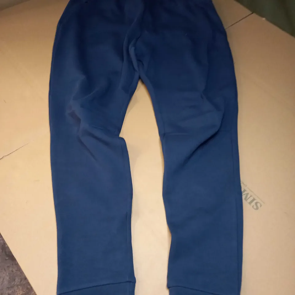 GYMSHARK JOGGERS IN NAVY - MEDIUM