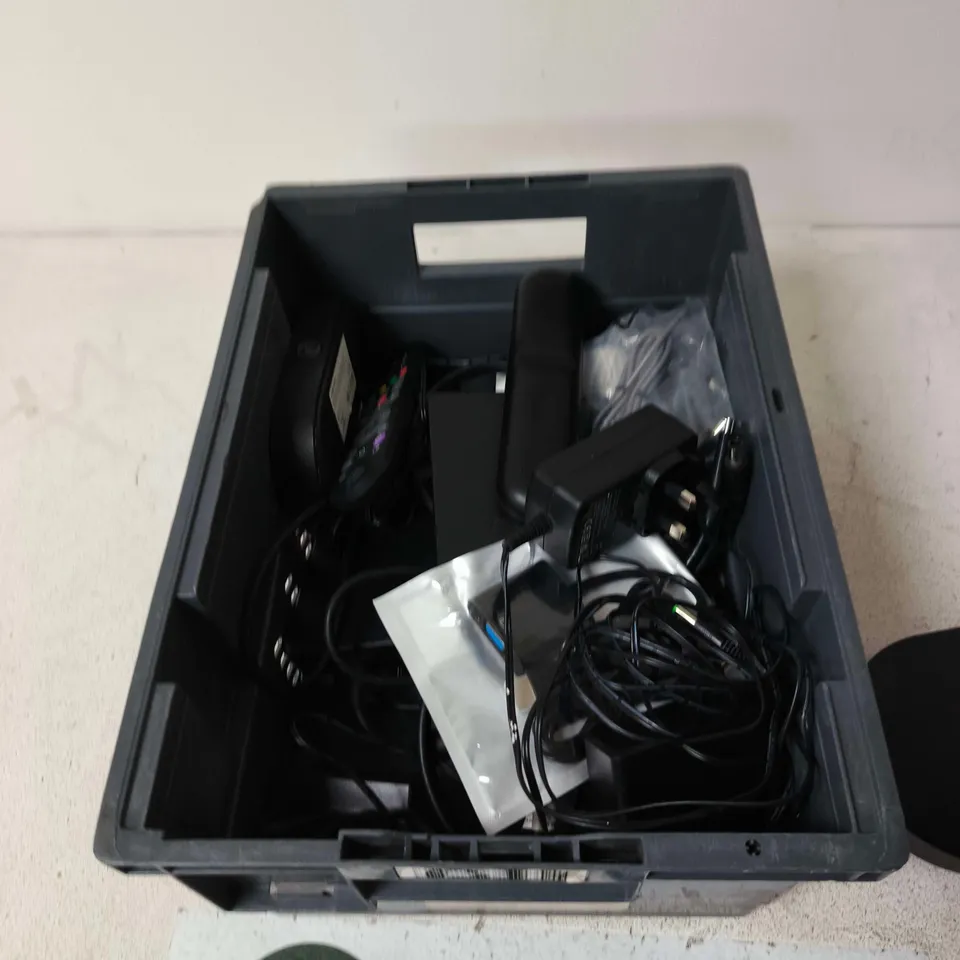 TOTE OF APPROXIMATELY 8 ASSORTED ITEMS TO INCLUDE: BT TV BOX