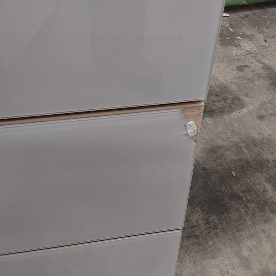 DESIGNER THREE DRAWER BEDSIDE TABLE WOOD EFFECT & GREY GLASS DRAWER FRONTS