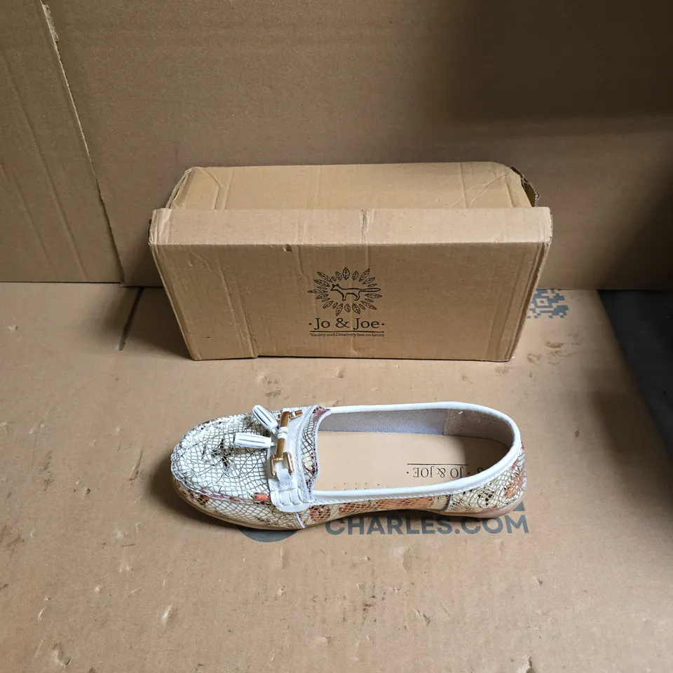 JO & JOE WOMEN'S PRINTED LEATHER-LOOK SLIP-ON LOAFERS – UK 6