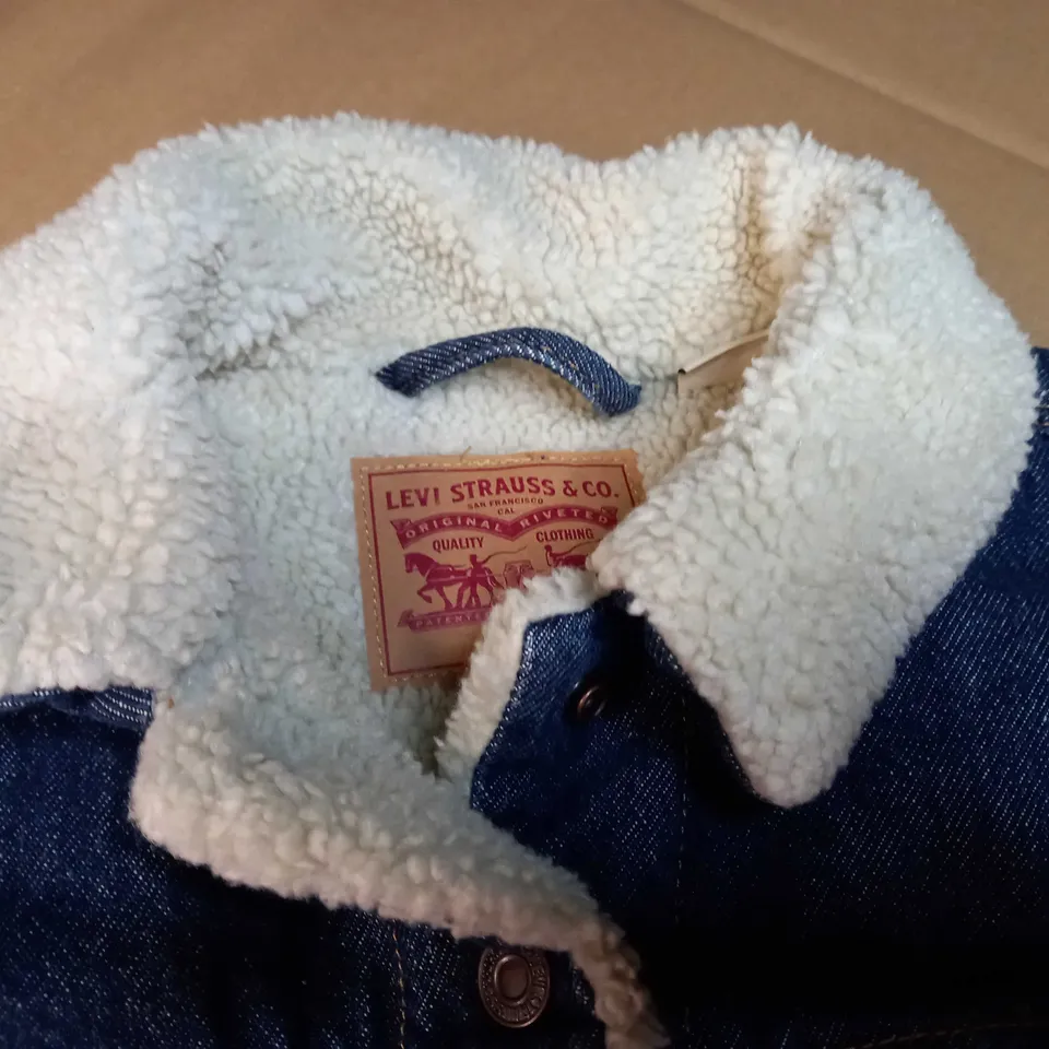 LEVIS BLUE DENIM/BORG LINED JACKET - XL