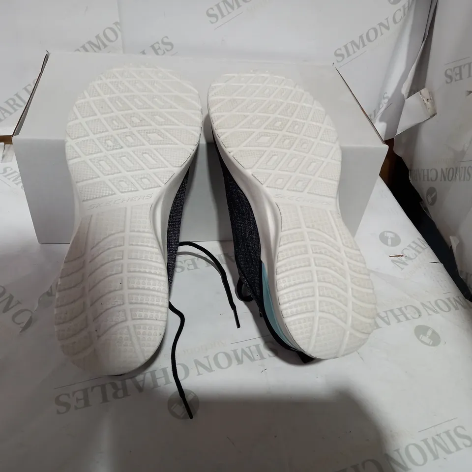 BOXED PAIR OF SKETCHERS BLACK/GREEN TRAINERS - SIZE 4