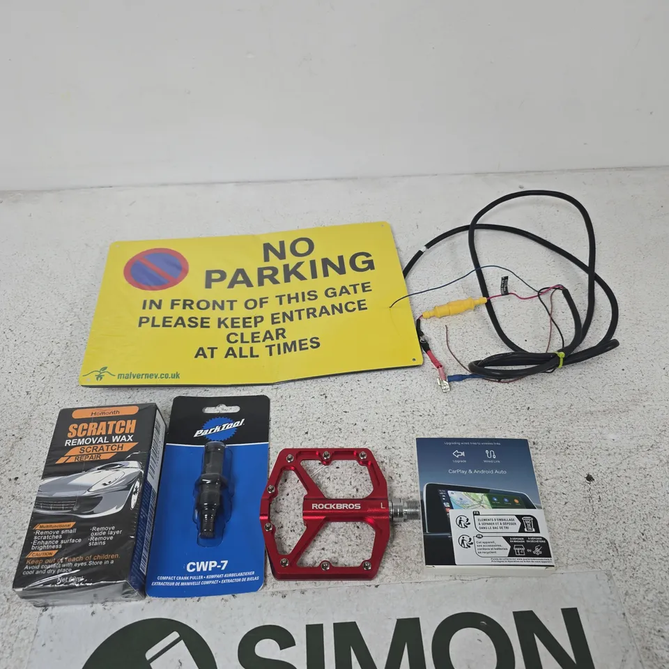 APPROXIMATELY 10 ASSORTED ITEMS INCLUDING HOMONTH SCRATCH REMOVAL WAX, PARKTOOL CWP-7 COMPACT CRANK PULLER AND CARPLAY & ANDROID AUTO