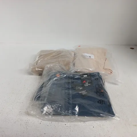 BOX OF APPROXIMATELY 25 ASSORTED CLOTHING ITEMS OF VARIOUS SIZES AND STYLES TO INCLUDE F&F BOOTCUT JEANS ETC