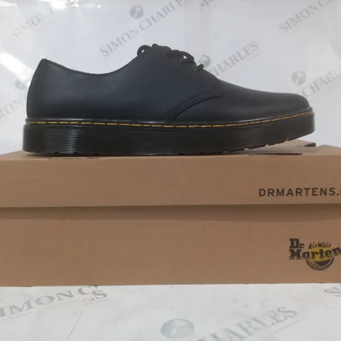 BOXED PAIR OF DR MARTENS THURSTON LO SHOES IN BLACK UK SIZE 9.5
