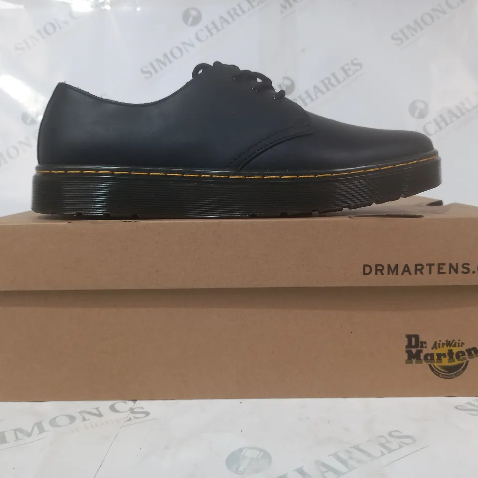 BOXED PAIR OF DR MARTENS THURSTON LO SHOES IN BLACK UK SIZE 9.5