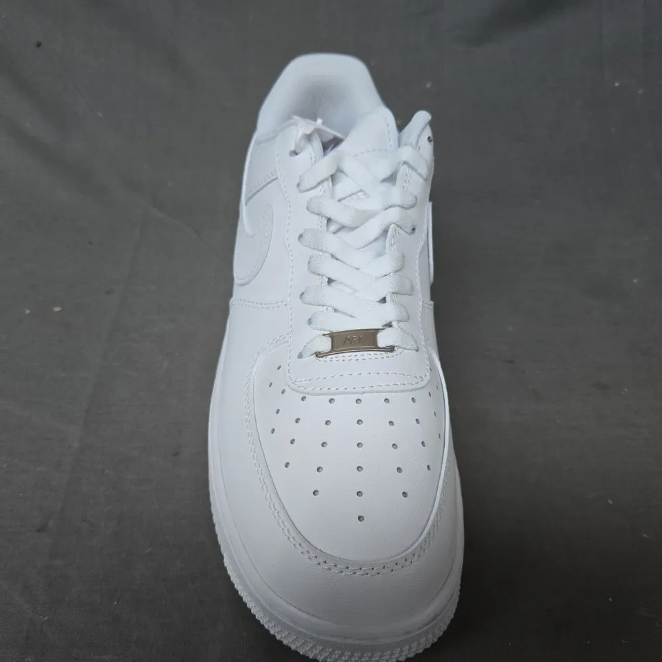 PAIR OF NIKE AIR FORCE 1 SHOES IN WHITE UK SIZE 8.5