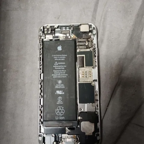 LOT OF APPROXIMATELY 45 ASSORTED PHONE/TABLET PARTS TO INCLUDE: IPHONE SHELLS