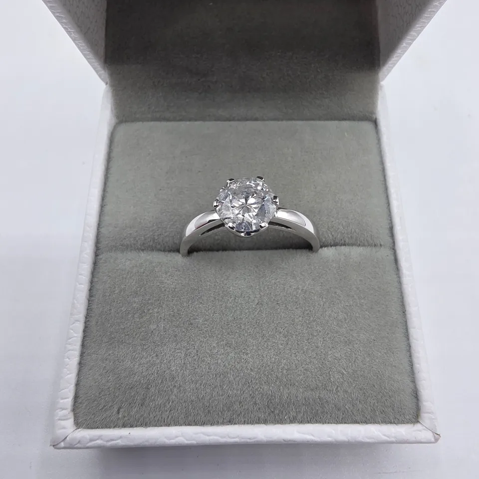 18CT WHITE GOLD SOLITAIRE RING SET WITH A NATURAL DIAMOND WEIGHING +-1.23CT