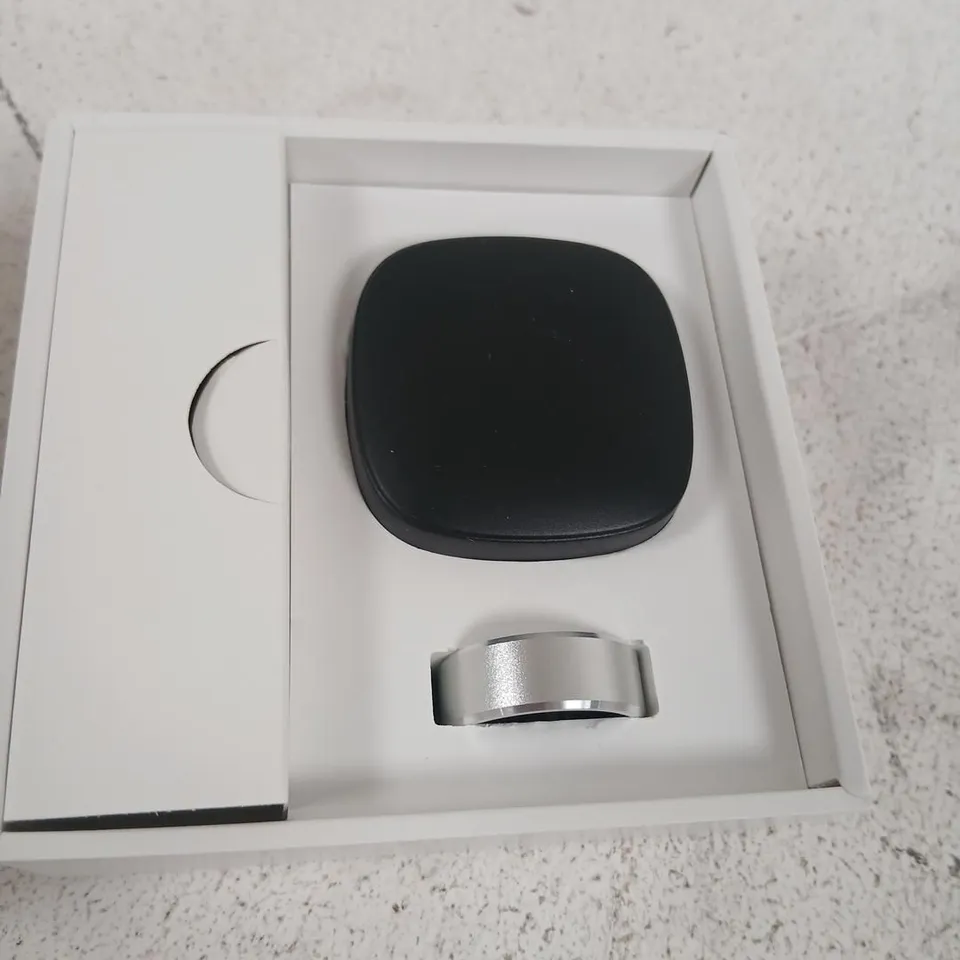 SMART RING - BOXED SET WITH BLACK DISPLAY CASE AND SILVER RING