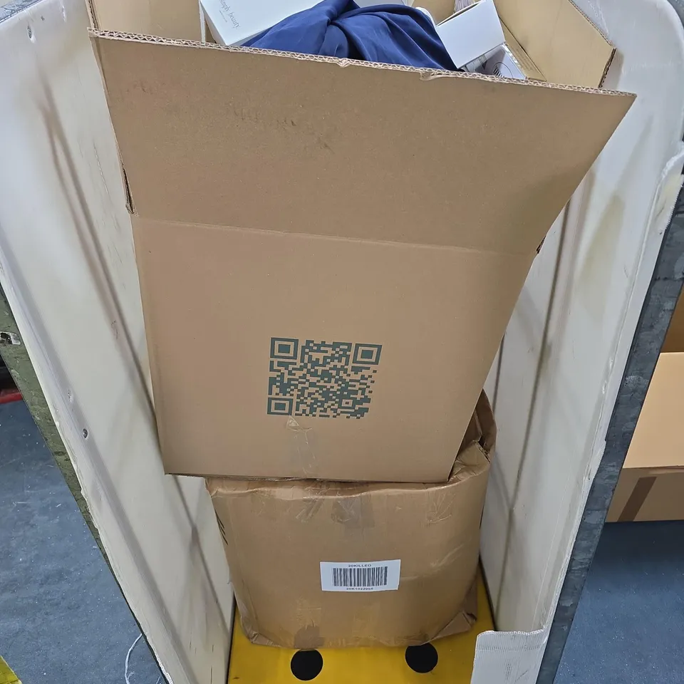 JOB LOT OF APPROXIMATELY 25 ASSORTED ITEMS TO INCLUDE: 2X RECHARGEABLE BODY TRIMMERS