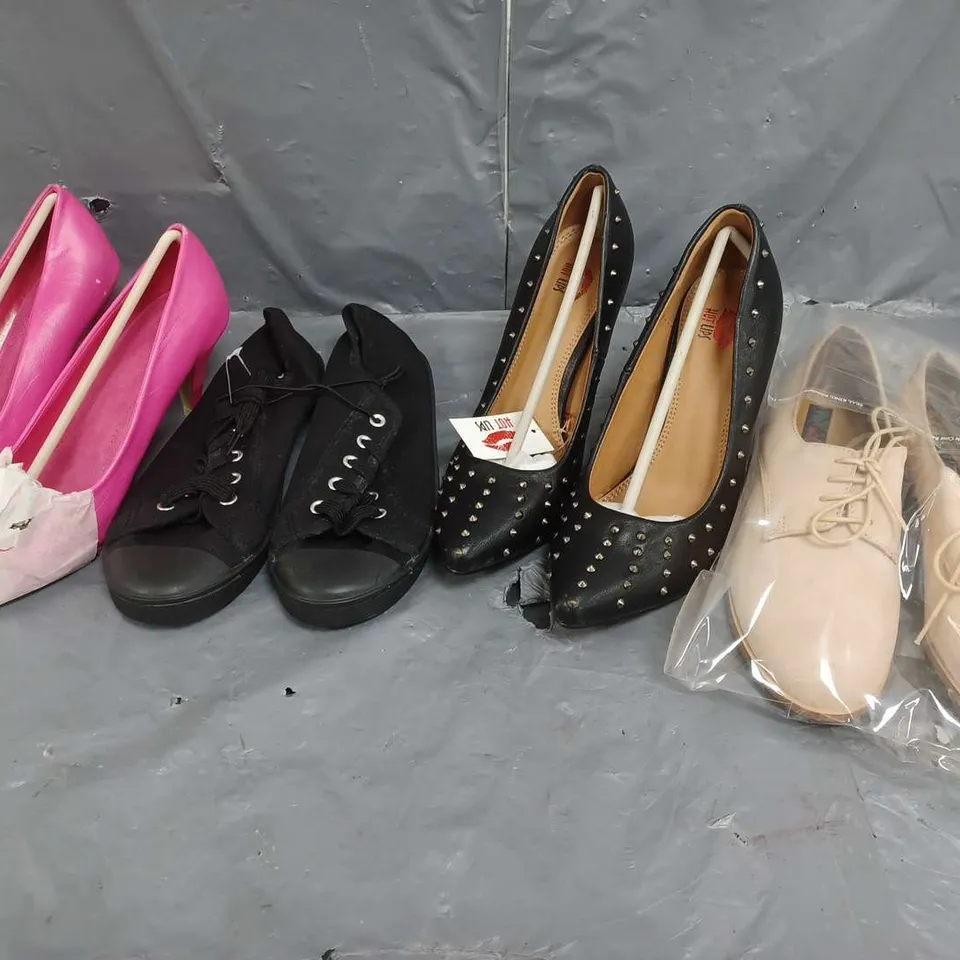 APPROXIMATELY 16 ASSORTED WOMENS PAIRS OF SHOES IN VARIOUS COLOURS, STYLES, AND SIZES