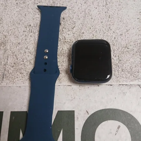 APPLE SMARTWATCH WITH BLUE SILICONE STRAP – SQUARE BLACK DISPLAY SERIES 6