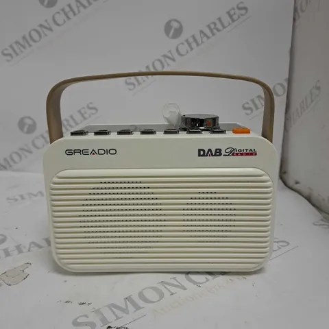 BOXED RETRO STYLE DAB/DAB+ DIGITAL RADIO
