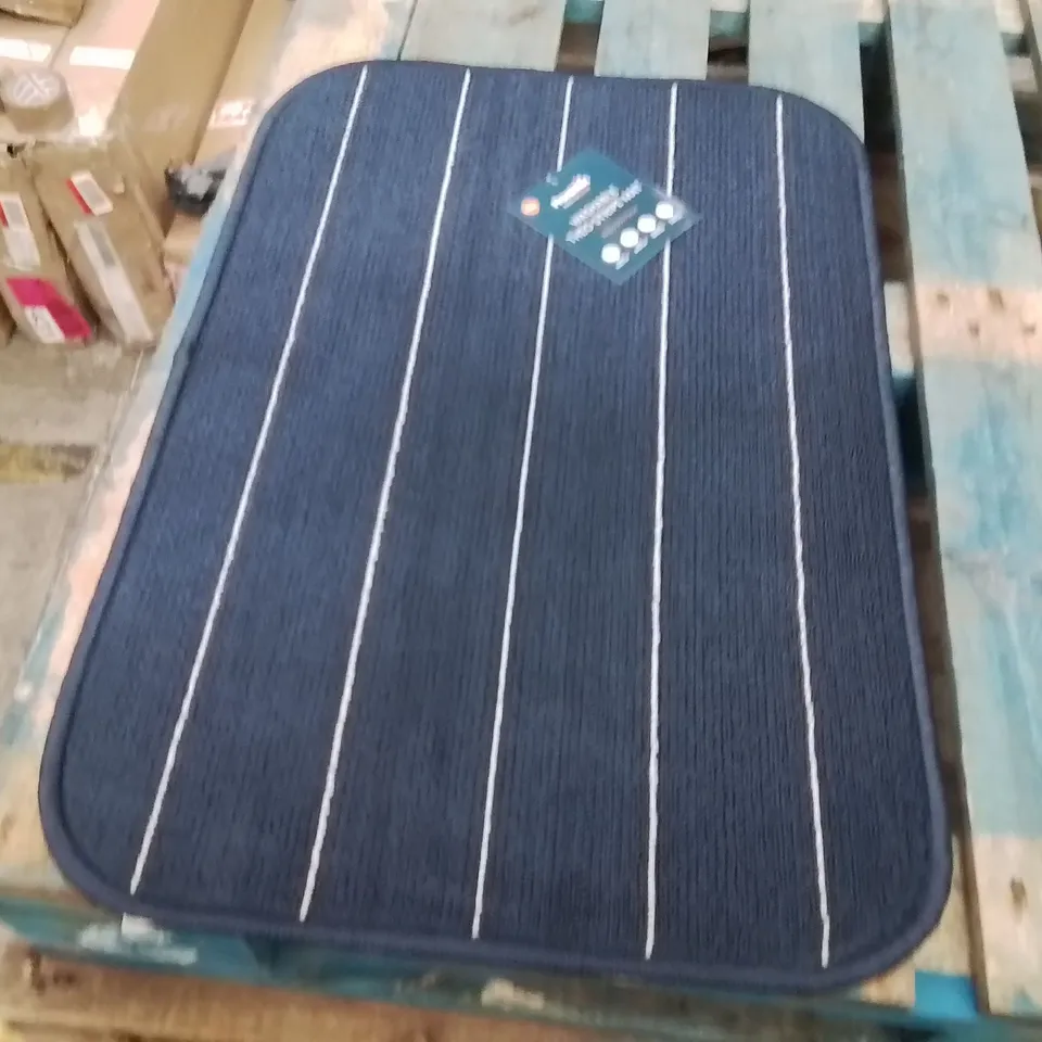 QUALITY DESIGNER AREA RUG - APPROXIMATELY 75X50CM