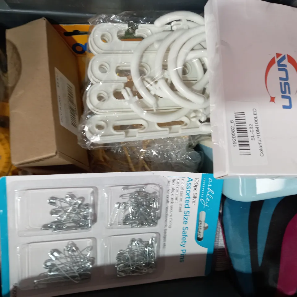 LOT OF APPROXIMATELY 10 ASSORTED HOUSEHOLD ITEMS TO INCLUDE MDF DUAL HEAD STETHOSCOPE, NOW STAR QUICK LOCK, ETC