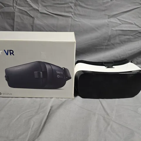 Samsung Gear VR Headset with Box (Oculus)