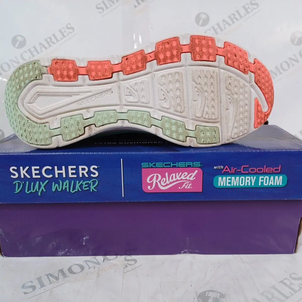 BOXED PAIR OF SKECHERS D'LUX-WALKER TRAINERS IN BLACK/MULTICOLOUR SIZE 5