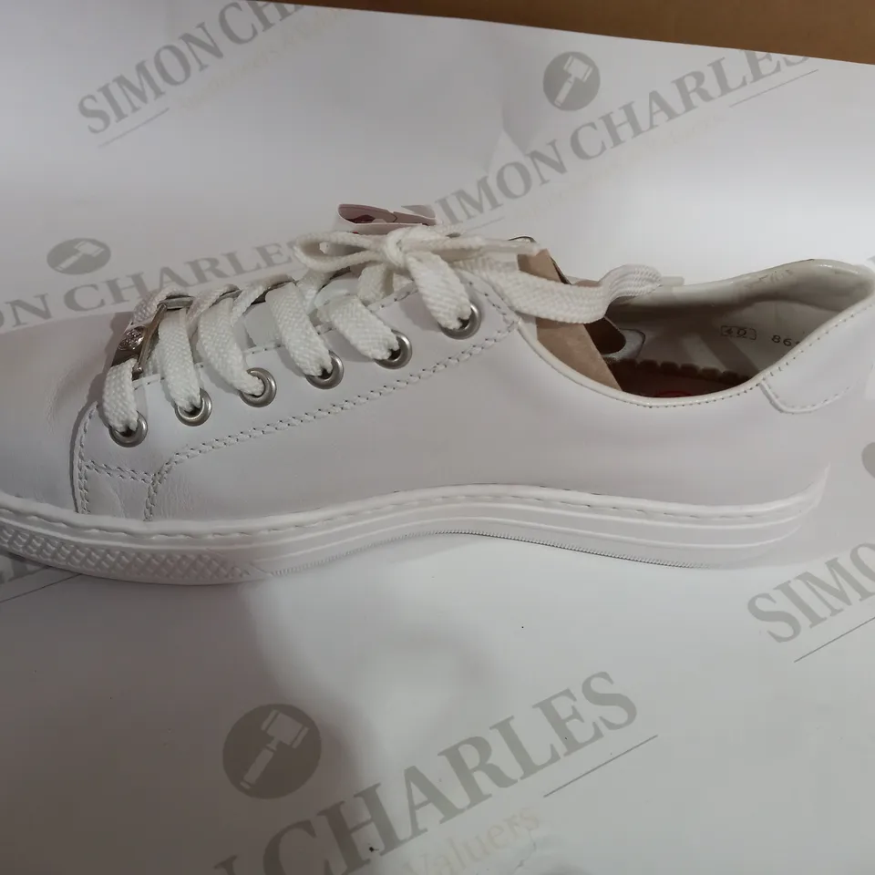 RIEKER WHITE SHOES SIZE 6.5 