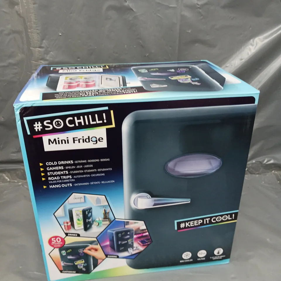 BOXED SO CHILL MINI FRIDGE IN BLACK RRP £44.99